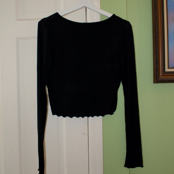 Garage  Long Sleeve Front Tie Flyaway in Jet Black - Picture 3 of 3